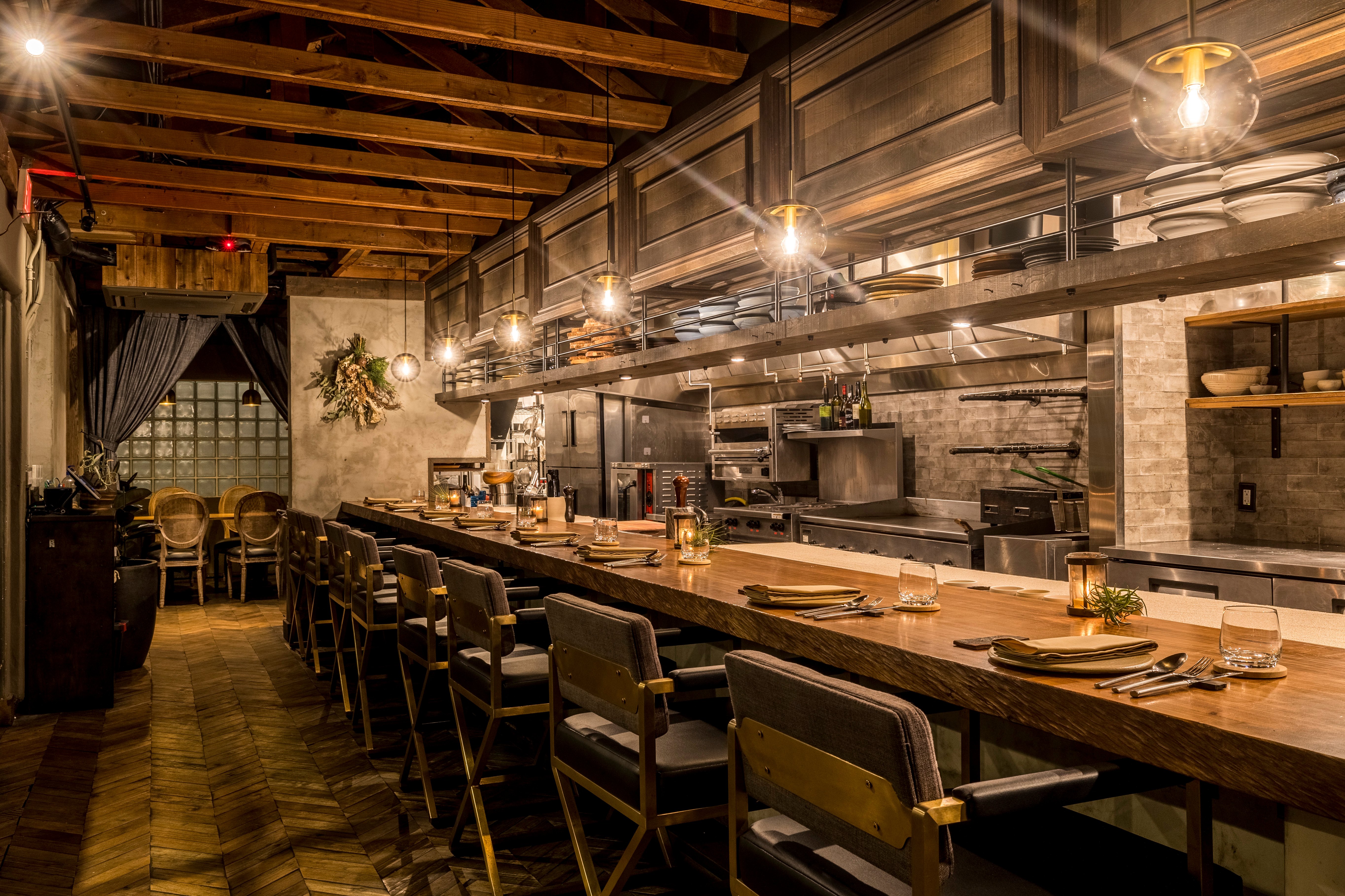 内観_chefs table.JPG
